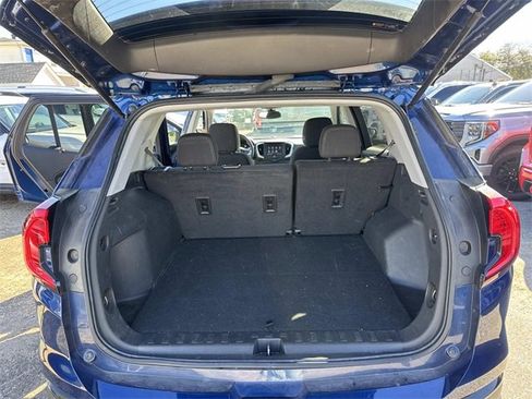 Used 2022 GMC Terrain SLE w/ Elevation Edition image 10