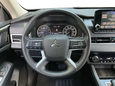 Used 2023 Mitsubishi Outlander SE FWD image 17