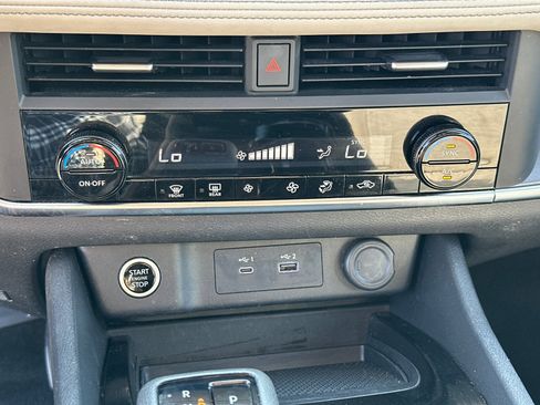 Certified 2023 Nissan Rogue SV image 30