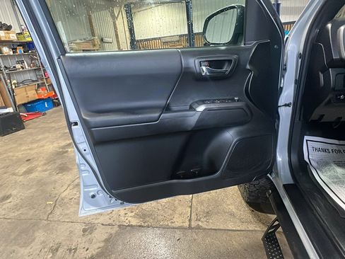 Used 2017 Toyota Tacoma TRD Pro AWD/4WD image 10