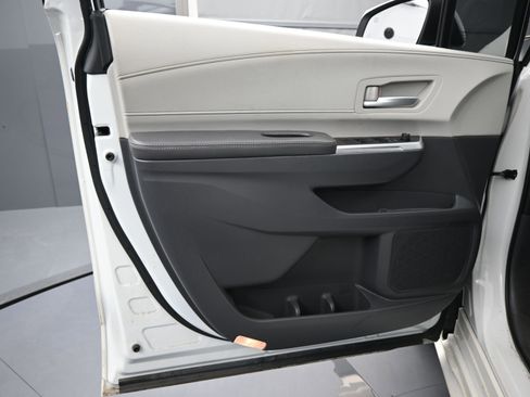 Certified 2021 Toyota Sienna XLE image 17