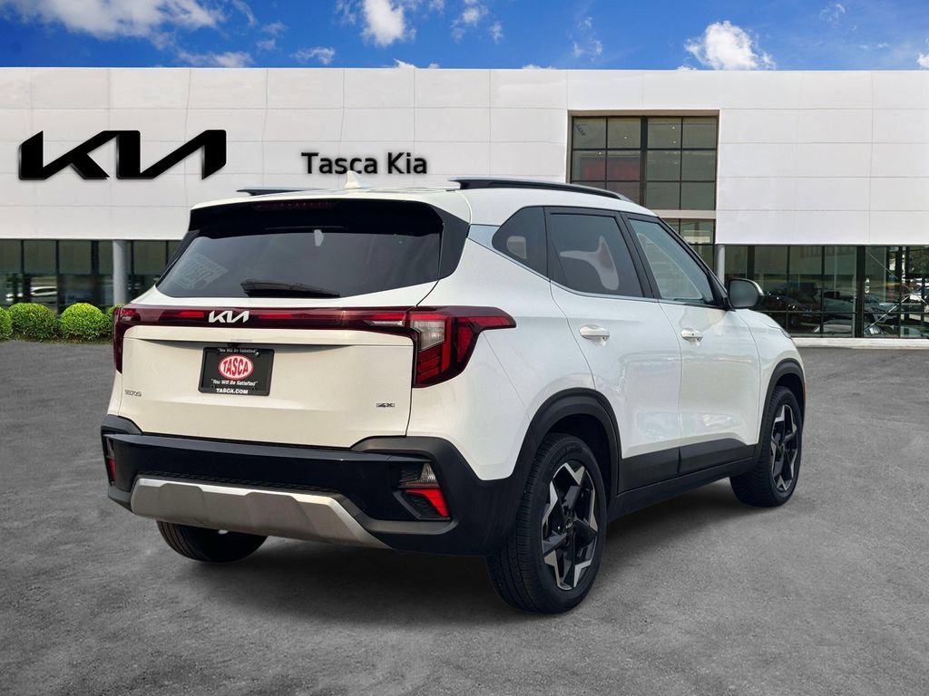 Used 2024 Kia Seltos EX AWD/4WD image 4