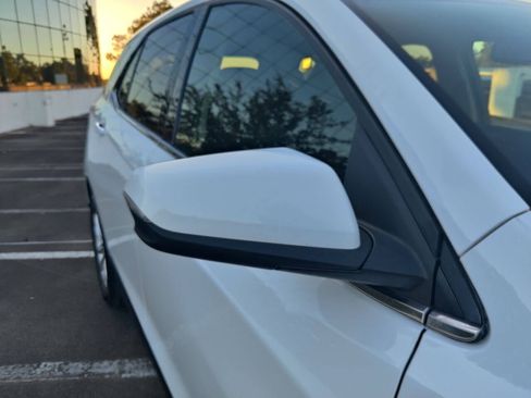 Used 2018 Chevrolet Equinox LT image 11