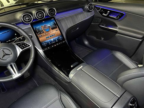 Used 2025 Mercedes-Benz GLC 300 4MATIC image 36