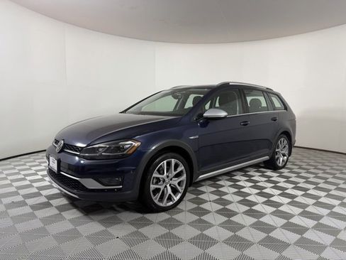 Used 2019 Volkswagen Golf Alltrack image 3