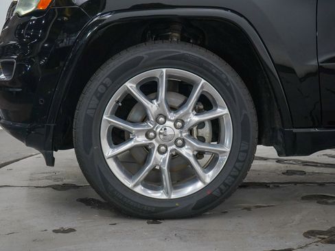Used 2017 Jeep Grand Cherokee Overland w/ Jeep Active Safety Group AWD/4WD image 30