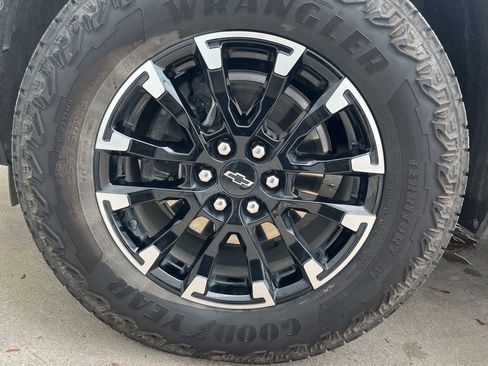 Used 2025 Chevrolet Traverse Z71 AWD/4WD image 24