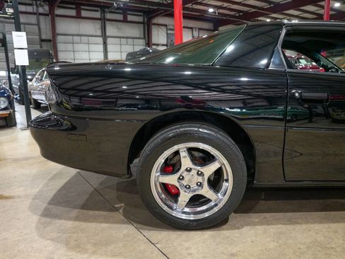 Used 1994 Chevrolet Camaro Z28 RWD image 9