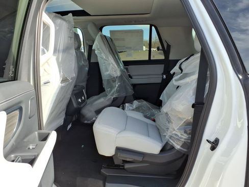 New 2026 Ford Expedition Max Platinum w/ Driver's Package image 6