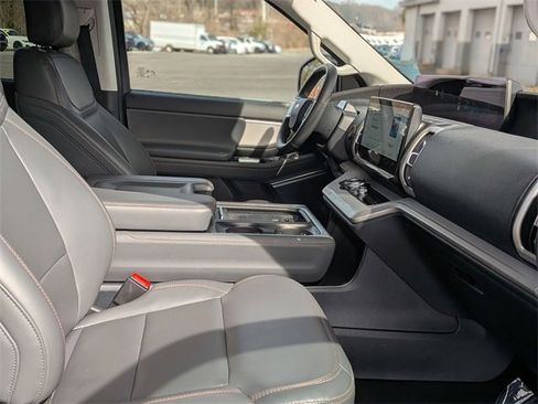 Used 2025 Ford Expedition Active image 40