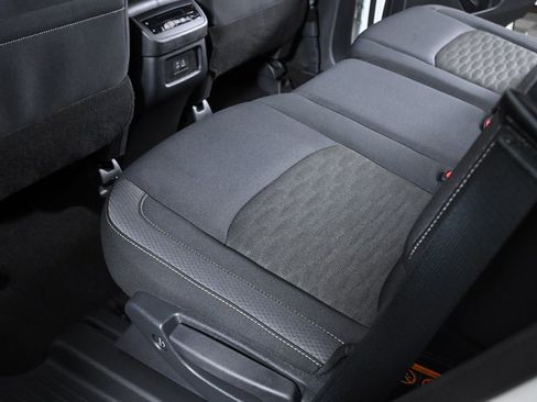 Used 2025 Nissan Pathfinder SV image 25