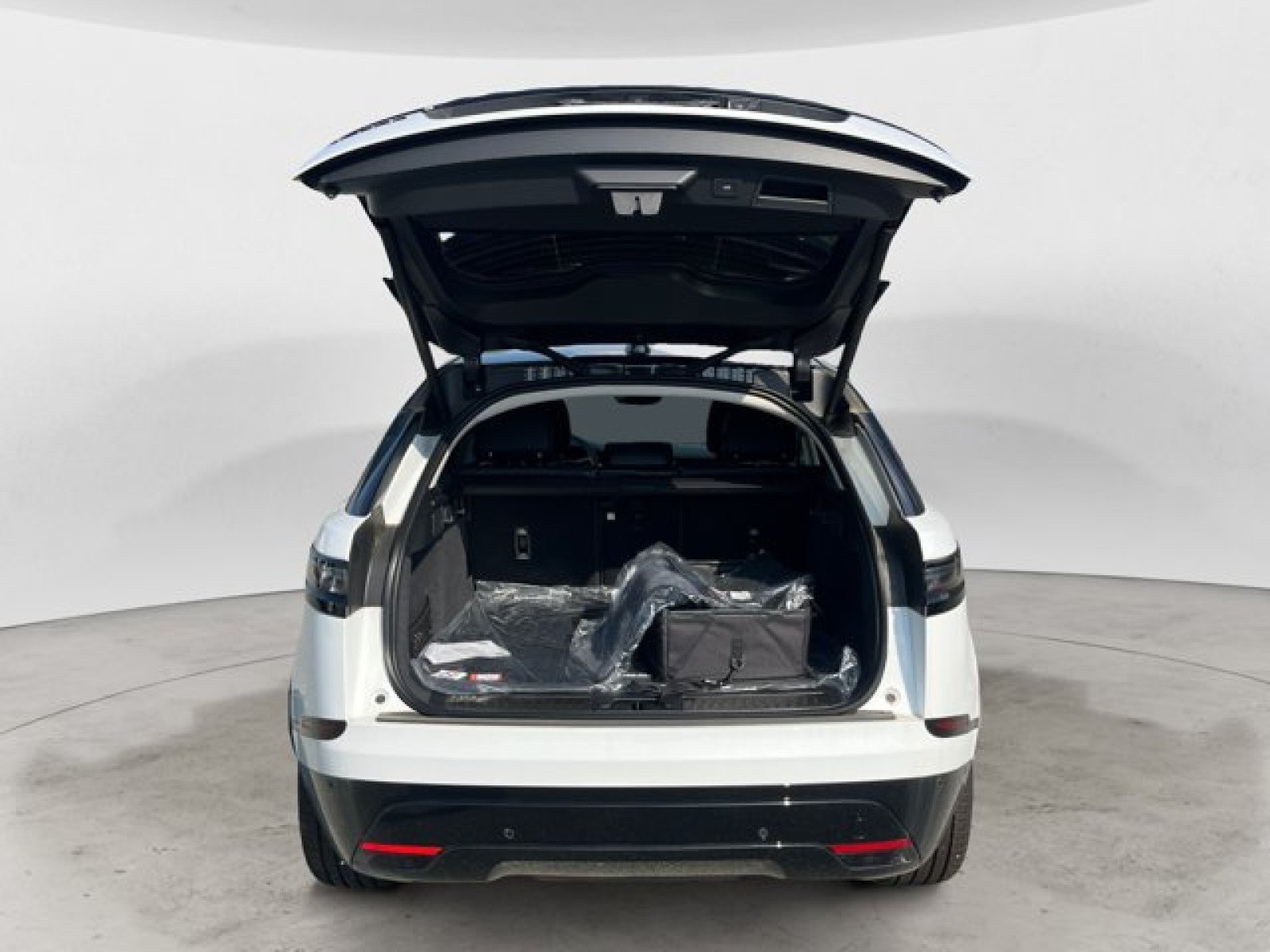 Certified 2025 Land Rover Range Rover Velar Dynamic SE AWD/4WD image 19