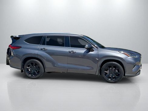 Used 2022 Toyota Highlander Limited AWD/4WD image 4