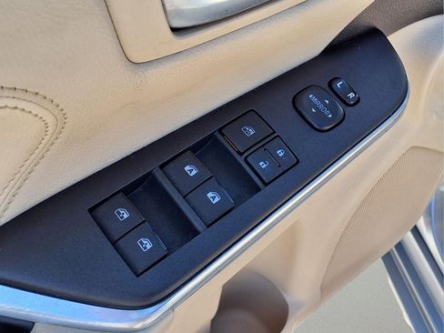 Used 2016 Toyota Camry XLE FWD image 13