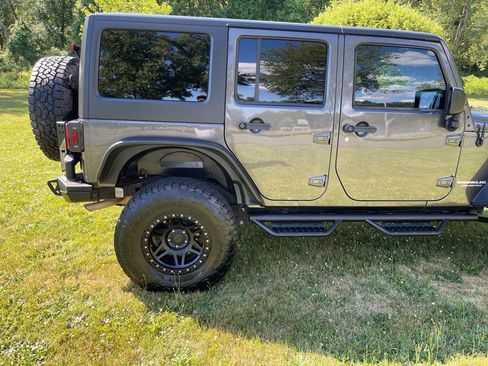 Used 2014 Jeep Wrangler Unlimited Rubicon w/ Connectivity Group AWD/4WD image 23