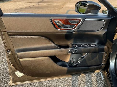 Used 2019 Lincoln Continental Premiere image 23