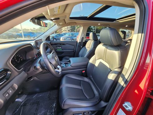 Certified 2025 Honda Pilot Touring image 18