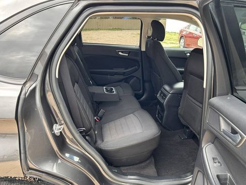 Used 2019 Ford Edge SE FWD image 15