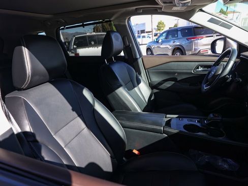 Used 2022 Nissan Rogue SL w/ SL Premium Package image 21