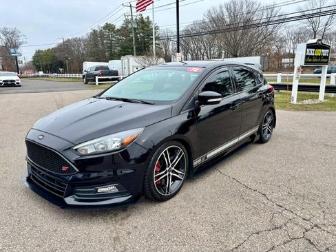 Used 2018 Ford Focus ST image 1