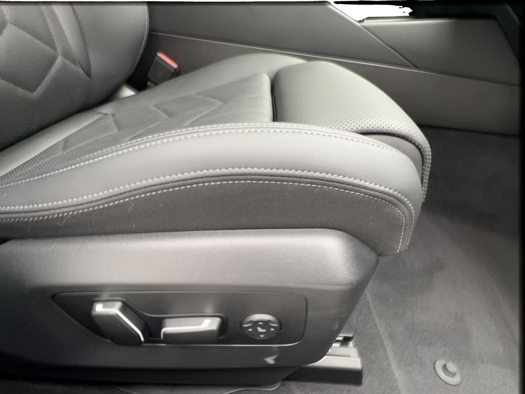 Used 2026 BMW 530i RWD image 33