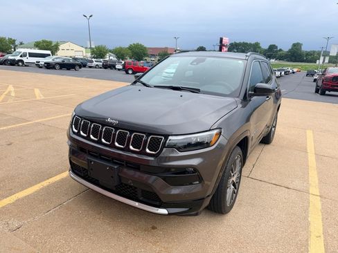Used 2024 Jeep Compass Limited w/ Elite Group AWD/4WD image 7