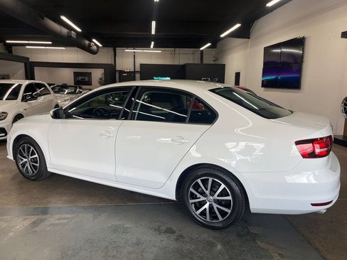 Used 2017 Volkswagen Jetta SE FWD image 6