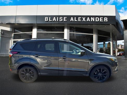 Used 2018 Ford Escape SE w/ SE Sport Appearance Package AWD/4WD image 2