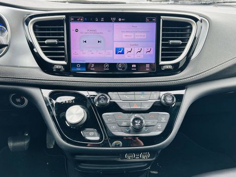 Used 2023 Chrysler Pacifica Touring-L w/ S Appearance Package image 20