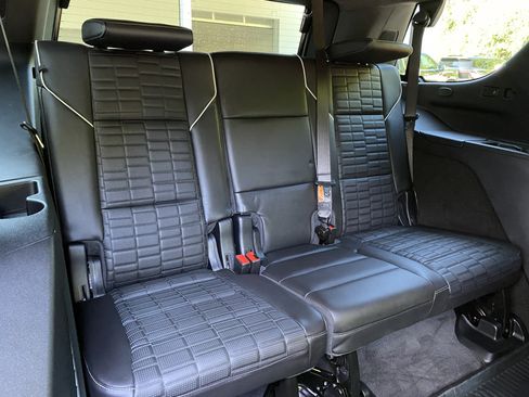 Used 2025 Cadillac Escalade Sport Platinum w/ LPO, Floor Liner Package AWD/4WD image 40