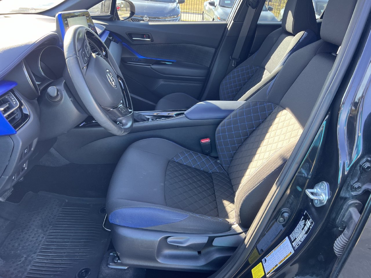 Used 2022 Toyota C-HR XLE FWD image 5