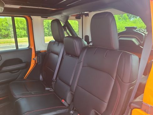 Used 2025 Jeep Wrangler Unlimited Rubicon AWD/4WD image 36