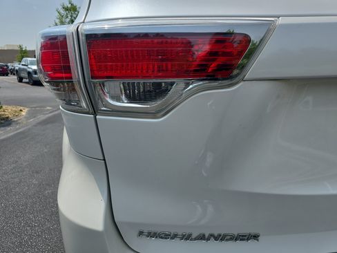 Used 2016 Toyota Highlander Limited w/ Driver Technology Package AWD/4WD image 36