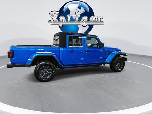 Used 2024 Jeep Gladiator Sport image 8