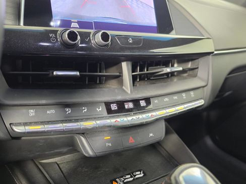 Used 2023 Cadillac CT4 Luxury RWD image 28