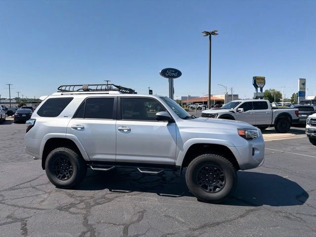 Used 2017 Toyota 4Runner SR5 AWD/4WD image 3