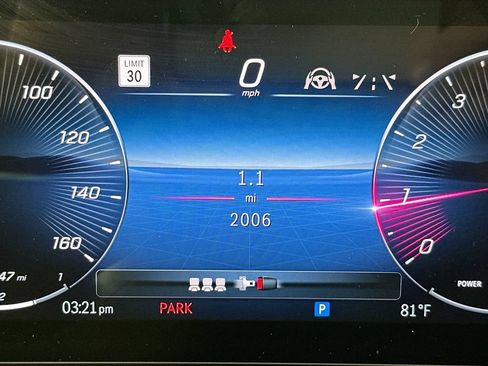 Used 2026 Mercedes-Benz GLB 250 4MATIC image 12