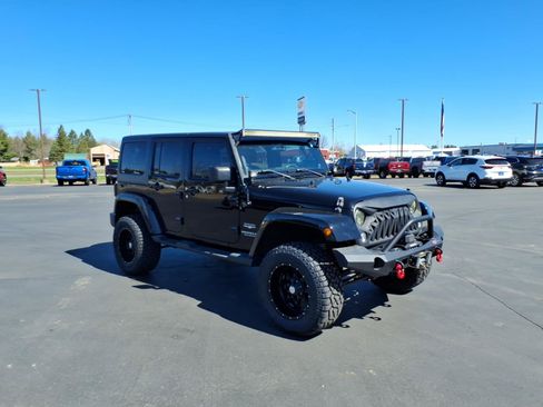 Used 2014 Jeep Wrangler Unlimited Sahara w/ Connectivity Group image 8