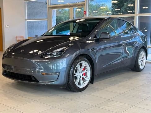Used 2022 Tesla Model Y Performance AWD/4WD image 3