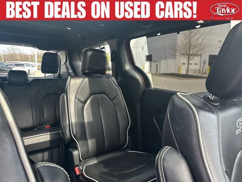 Used 2025 Chrysler Pacifica Limited FWD image 30