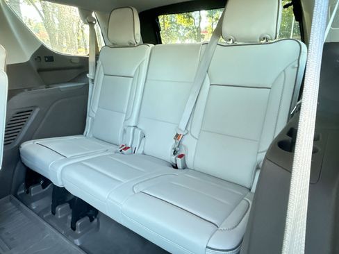 Used 2022 GMC Yukon Denali w/ Denali Premium Package image 33