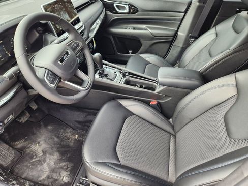 New 2026 Jeep Compass Latitude image 13