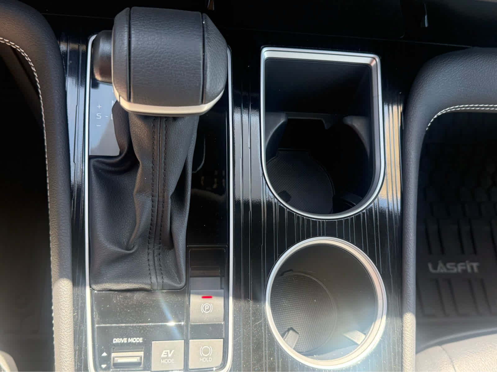Used 2025 Toyota Sienna XSE FWD image 12