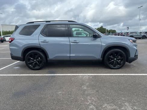 Used 2025 Honda Pilot Black Edition image 6