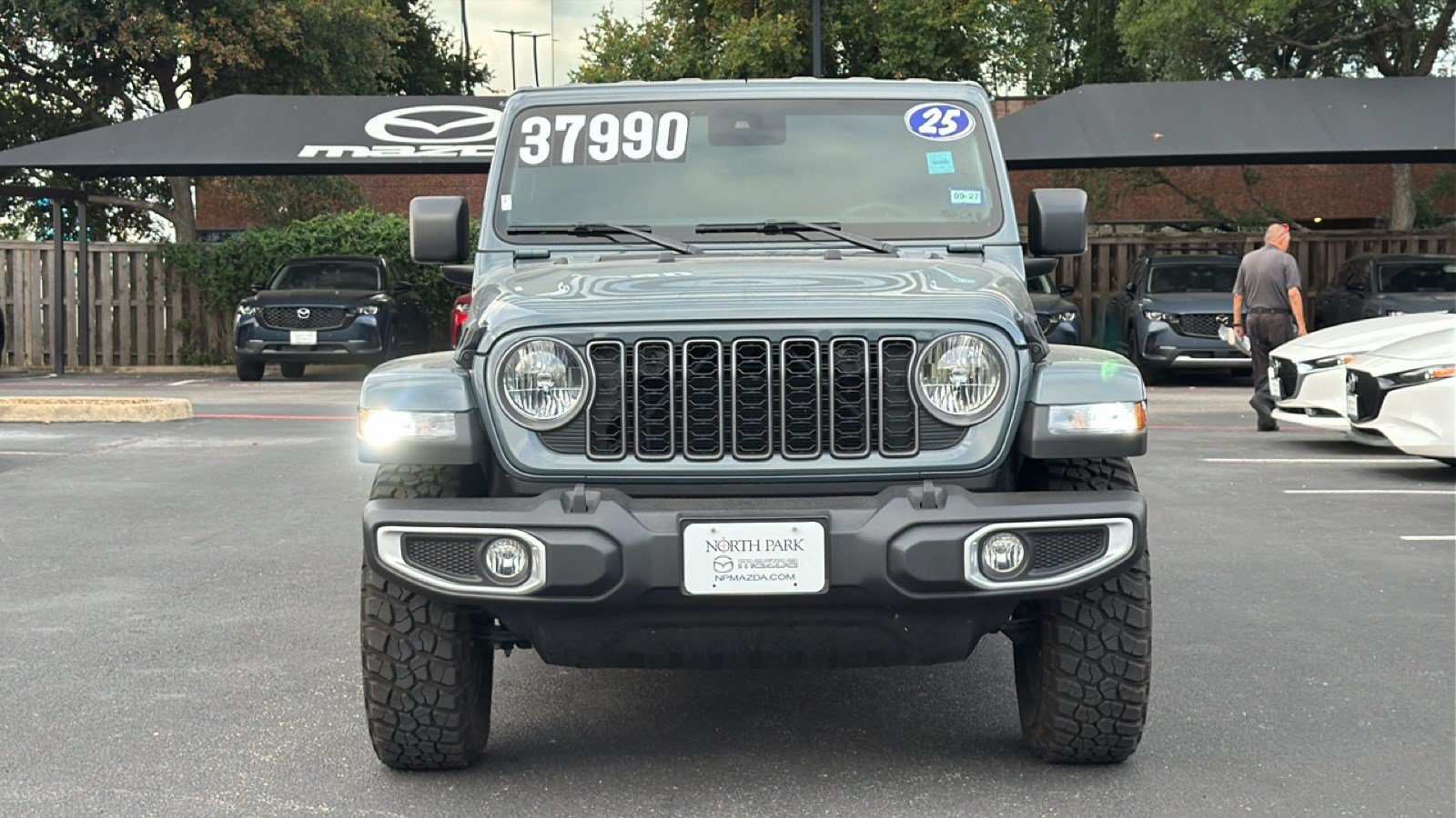 Used 2025 Jeep Gladiator Sport AWD/4WD image 9