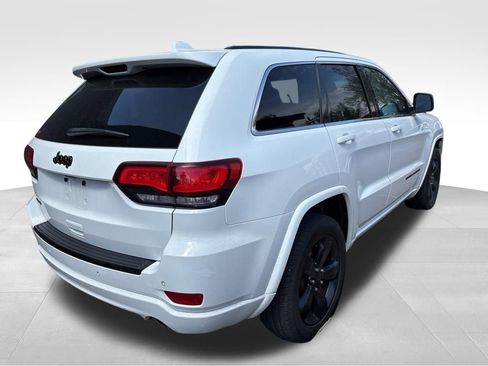 Used 2015 Jeep Grand Cherokee Altitude image 3