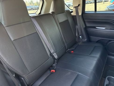 Used 2017 Jeep Compass Latitude image 21