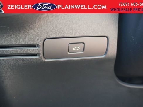 Used 2023 Volvo XC40 B5 Plus w/ Protection Package Premier image 31