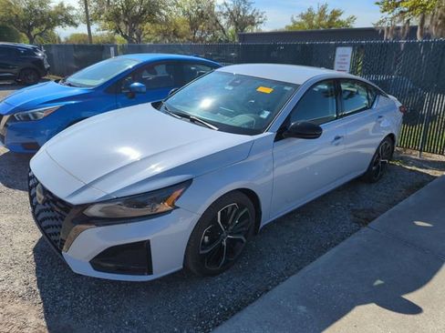 Certified 2023 Nissan Altima 2.5 SR image 3