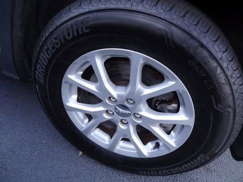 Used 2017 Jeep Cherokee Sport image 24